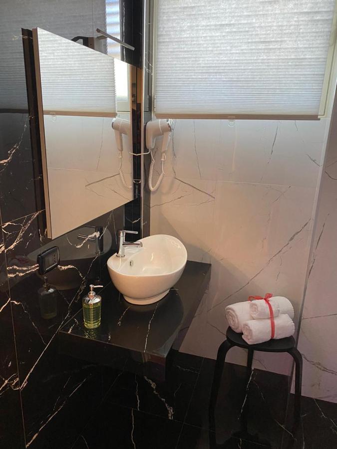 فندق Th Luxury Fly كاتانيا المظهر الخارجي الصورة